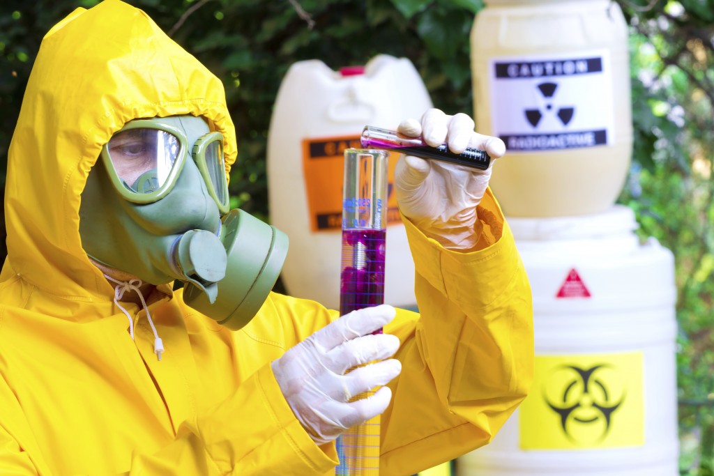 ماسک شیمیایی و دستکش و عینک آزمایشگاهی کار با مواد شیمایی گاز زا